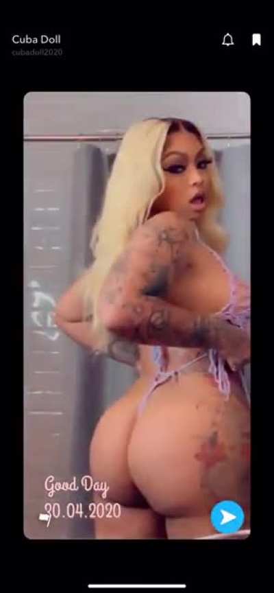 Cuban twerking on IG Story (Old)