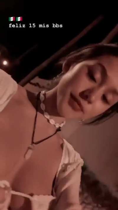 Tambi&eacute;n Rebekita tiene unas tetas bien deliciosas