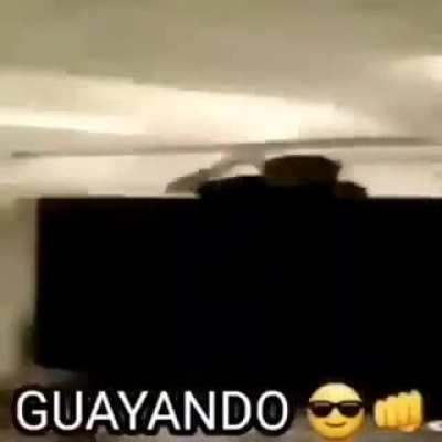 So&ntilde;e que estaba en la escuela y yo y mis amigos &eacute;ramos los protagonistas de este &eacute;pico video