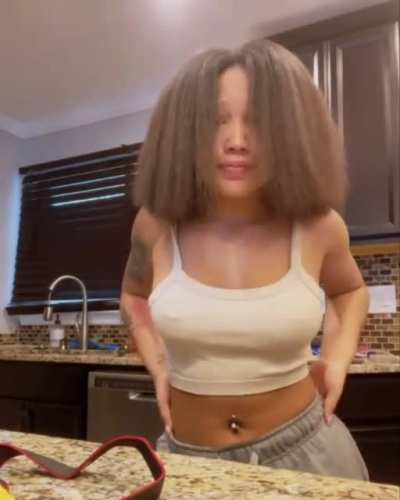Titties need sum air bih