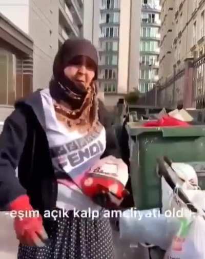 Biktim lan. Ev gecindirmek zor marketciyim 100.000 e yakin borc verdim yapicak baska bisey birakmadilar ne diyim adama alma mi ? Biktim gercekten yeter değil mi artik bitsin bu kabus
