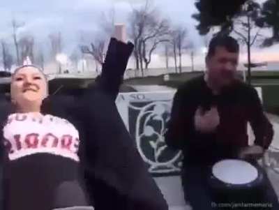 Din categoria "de pe Facebook adunate": Duamna senator Soso
