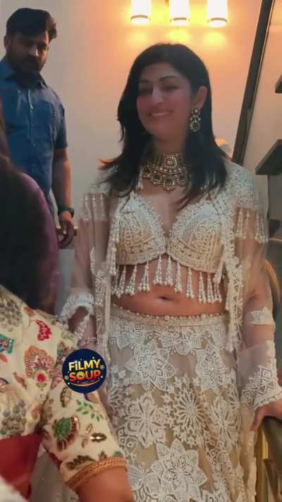 Pranitha Chubby Navel treat