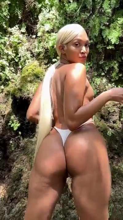 Back view 💥