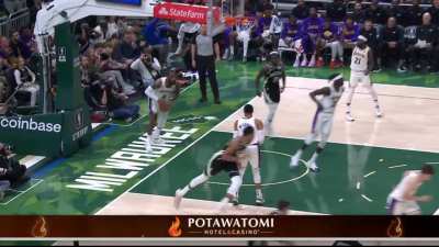 [Highlight] Giannis bullies his way into the rack for a dunk