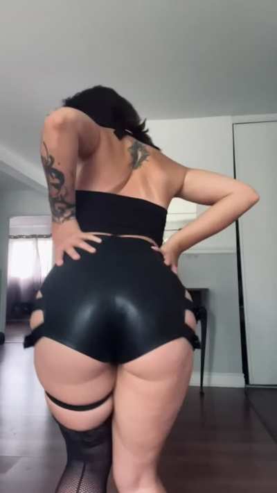 [Reddit] Show me what porn you'd like my gf to star in while we chat about it