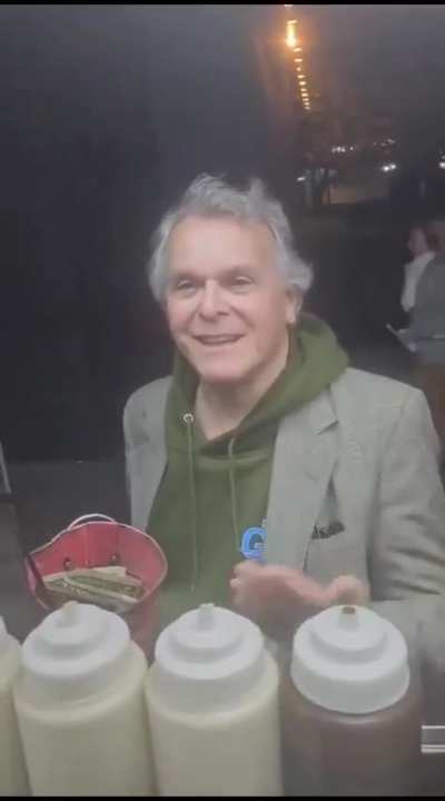 Green jacket was berating and harassing a halal cart vendor in NYC Part 1