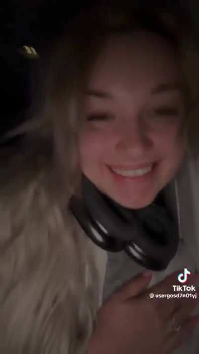 Look at her hand