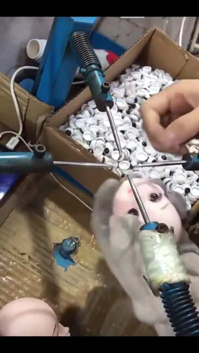 Eye socket spreader