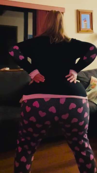 My first dancing in pj&rsquo;s fart 💨 Does this get you going? 👅 👃 😈 