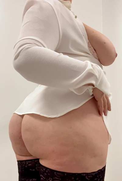 I&rsquo;ll convince you to fuck me in the office restoom