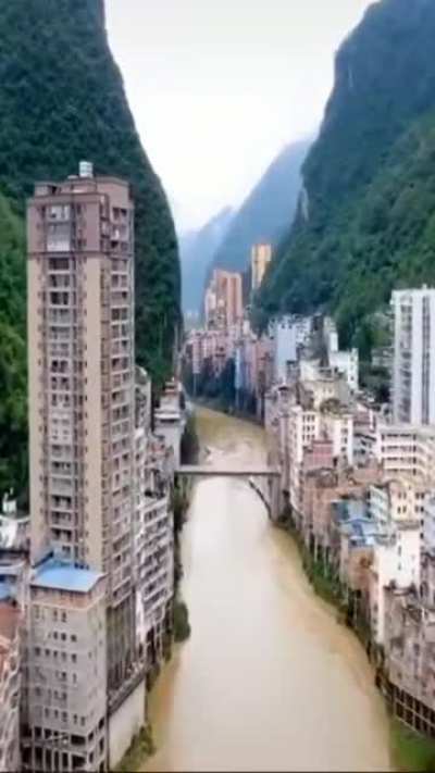 Narrow City