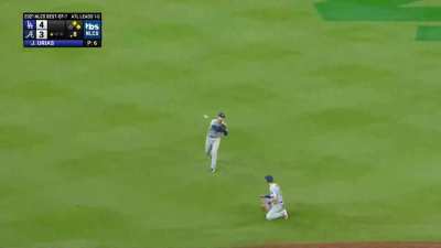 [Highlight] Austin Riley drives in Albies to tie the game up!