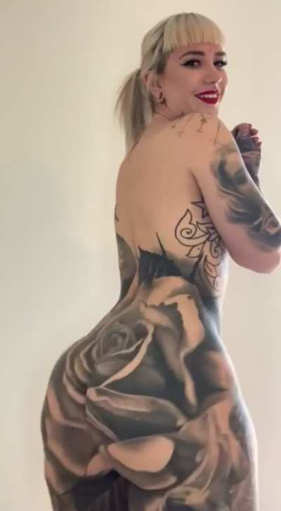 Big ass tatted up 🍑