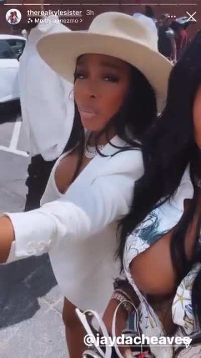 Ari fletcher nip slip