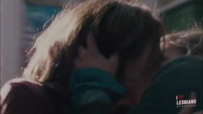 Retro Scenes: Lena Headey &amp;amp; Piper Perabo - "Imagine Me &amp;amp; You" (2005) - Scene #1 *AI ENHANCED*
