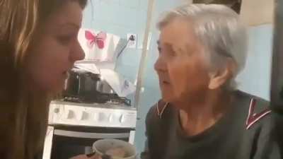 This woman&rsquo;s mother suffers from Alzheimer&rsquo;s. For the first time in years, she recognised her daughter, looked into her eyes and told her she loves her.