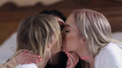 Melody, Jane &amp; Jazmin making out with each other