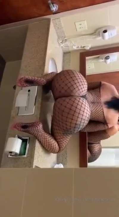 Jcakes aka jcakesbxxx showing off that juicy ass &eth;&yen;