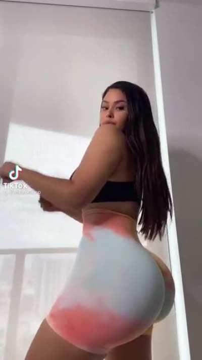 Huge Ballons😱🍑