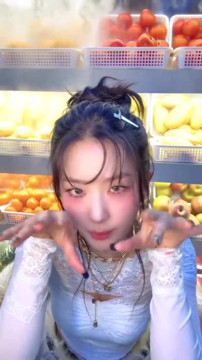 Seulgi at the produce section