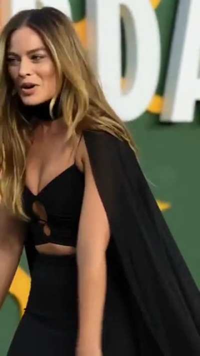 "when your bestie shows up", Amsterdam Movie Premiere