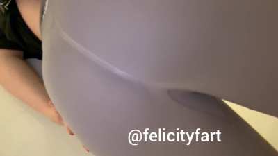 Would you be ready to taste these farts in your mouth? I'd pull down my leggings for it 🙈