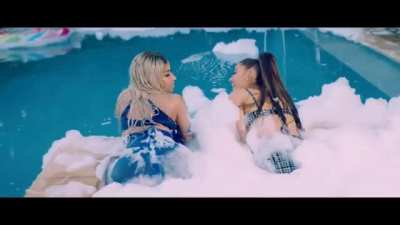 Nicki and Ariana twerking