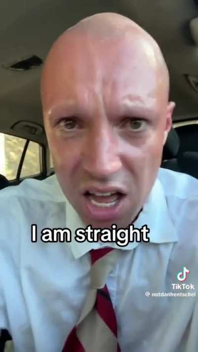 I don&rsquo;t think this man is gay 🤷&zwj;♂️