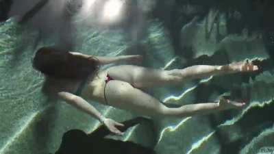 sǝuɹɐꓭ uɐᴉๅๅᴉꓨ - Pool