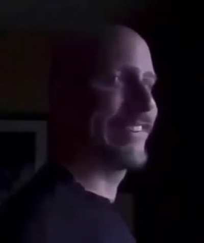 Alguien dice 5 el chistoso del salon