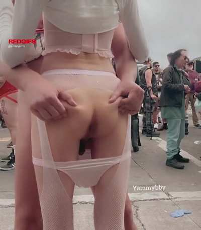 Fan couldn't wait to touch my ass