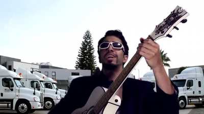 Eu: Renan canta uma m&uacute;sica a&iacute;!