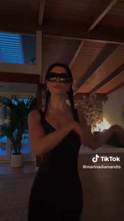 Marina dancing to Lady Gaga&rsquo;s Bloody Mary via TikTok
