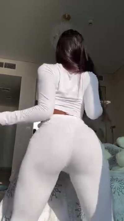 I wanna twerk on your 🍆