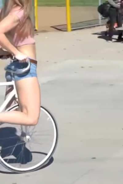This elite bike rider