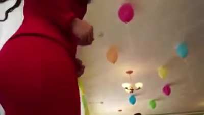 Dad "accidentally" films dance teacher instead of his daughter