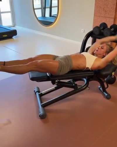 Claire Thomas [gif]