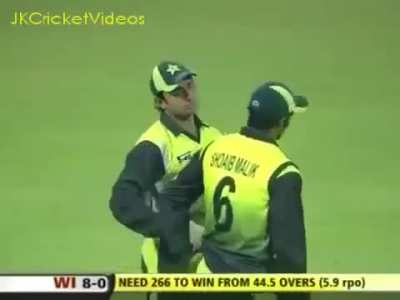 WHO IS JONTY RHODES?
