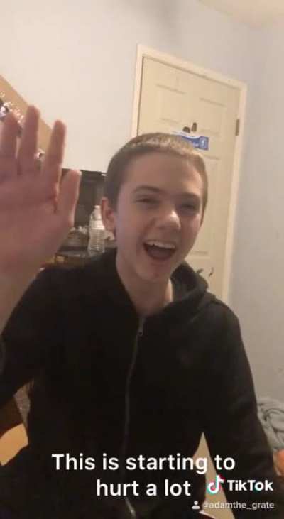 Good ol&rsquo; fashion high five battle