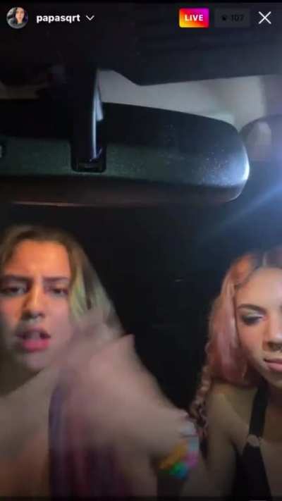 🍈’s with her friend