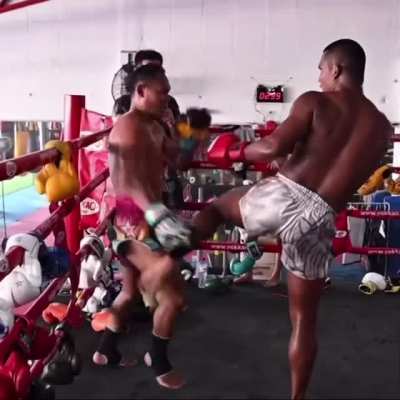Buakaw paid the Yokkao Training Center in Bangkok a visit and threw down with Saenchai.