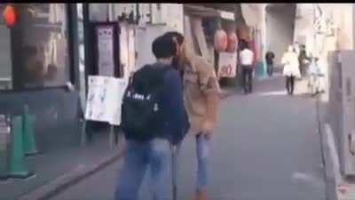 Japanese people don't stop bowing before you stop