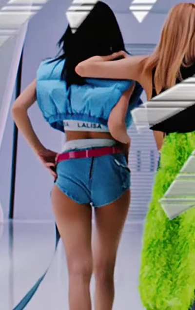 LISA X JENNIE