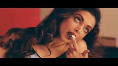 Deepika Padukone loves to tease 💦 😍