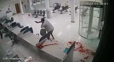 Bank Robbery Turns Into a Bloody Chaotic Deadly Shootout in Brazil -- Warning: Graphic, Viewer Discretion Advised