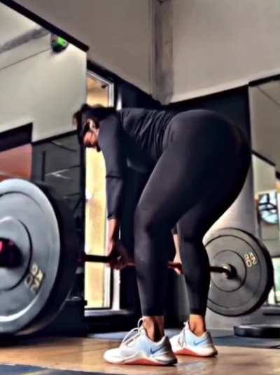 Fat butt cheeks🤤