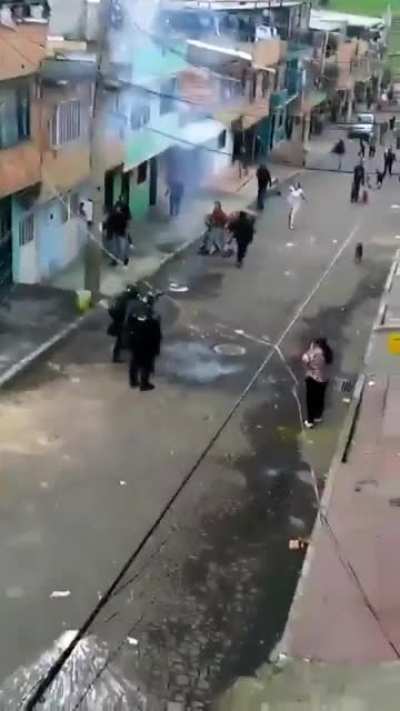 Uso de gases donde hay viviendas, dispersan a los manifestantes y ahogan a los que residen all&iacute;.