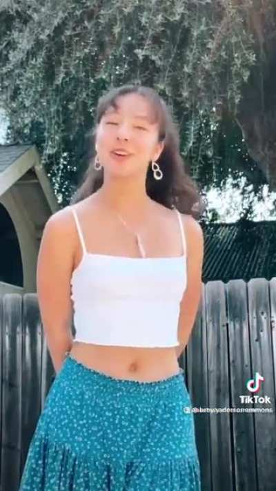 What don&rsquo;t she look good in