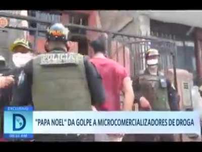 Cop disguised as Santa Claus arrests drug dealer in Peru